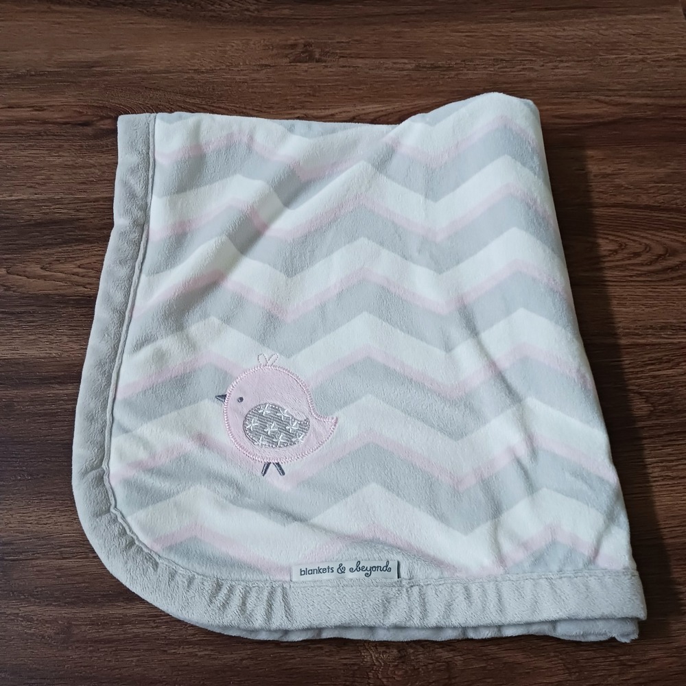 Blankets and Beyond Pink Gray White Chevron Stripes Baby Blanket Bird 30 x 26